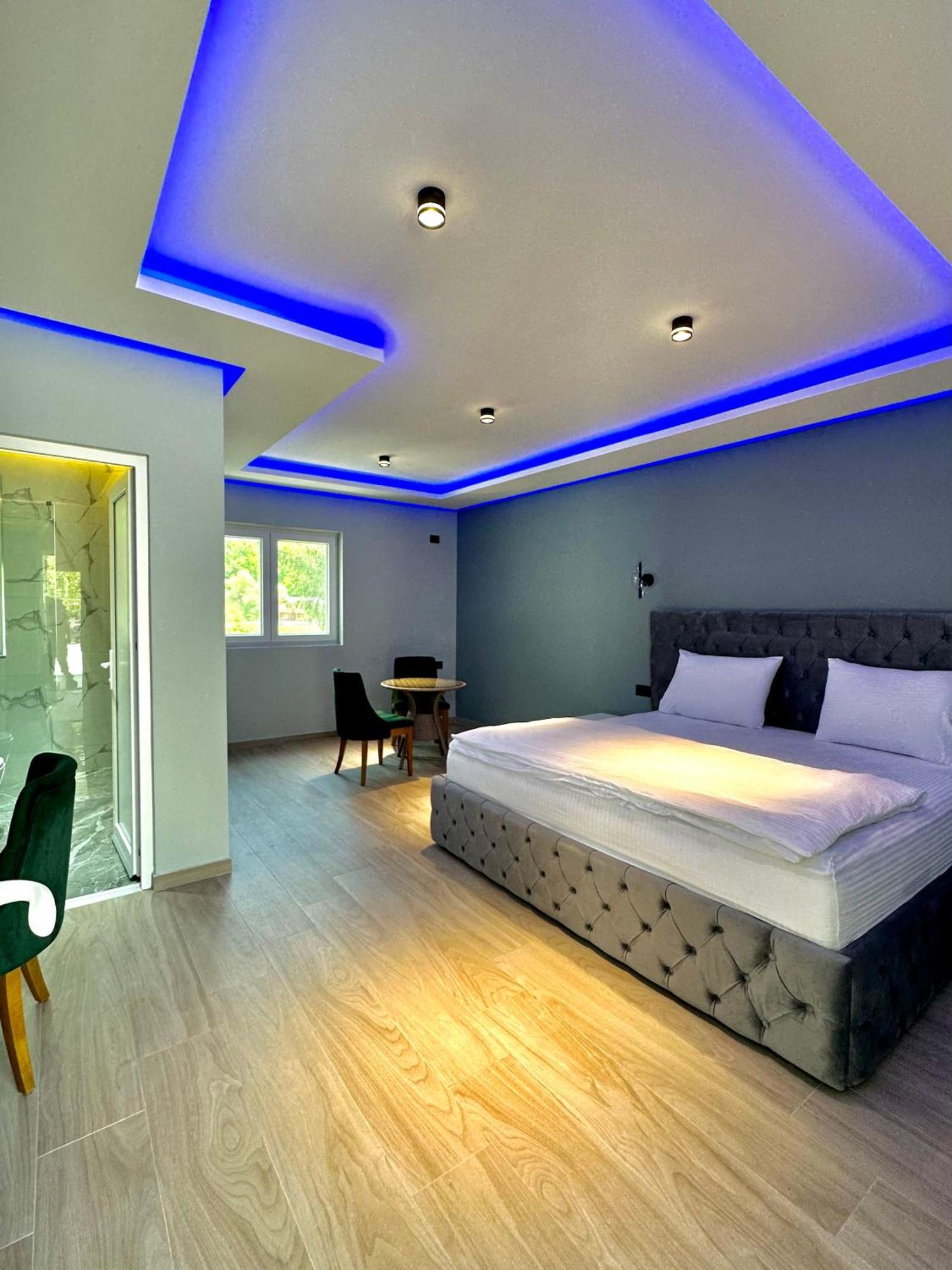 Breezy Hotel Valbone Quarto foto
