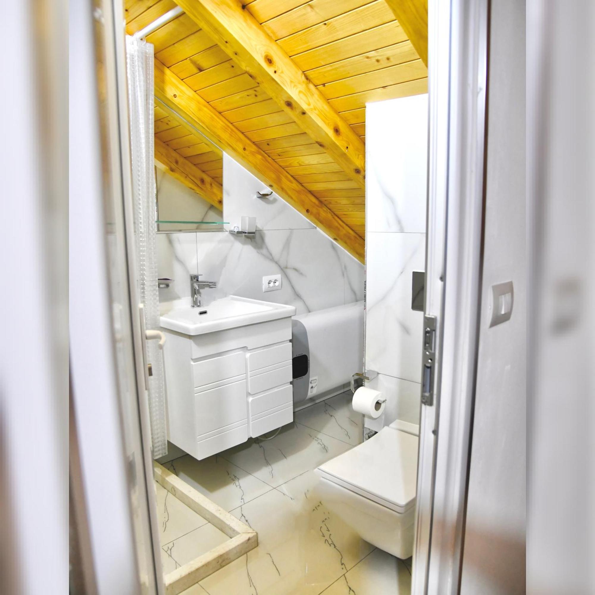 Breezy Hotel Valbone Quarto foto