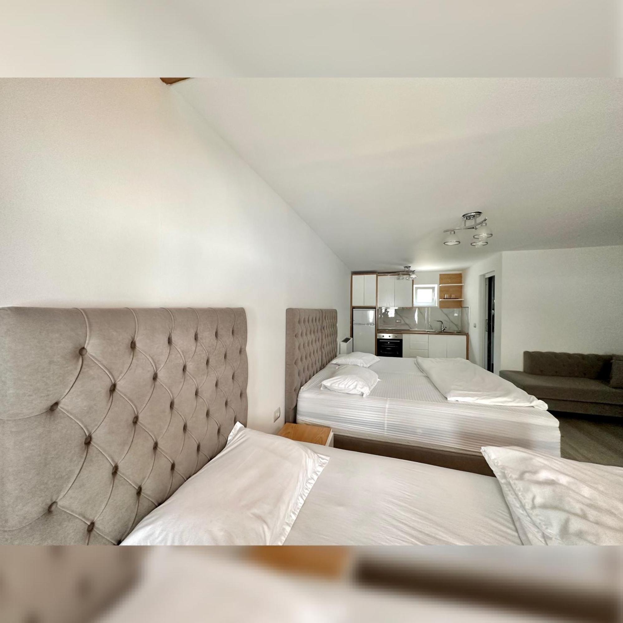 Breezy Hotel Valbone Quarto foto